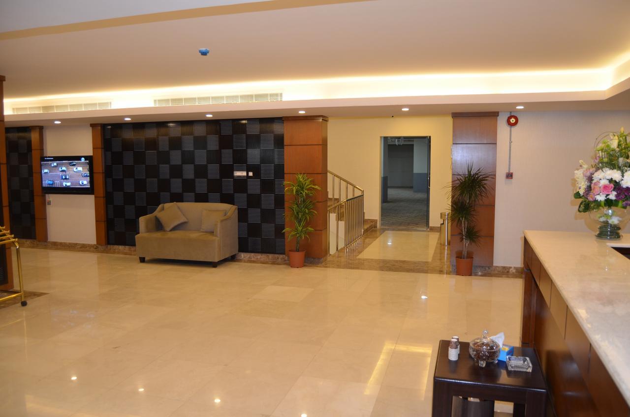 Lina Park 4 Aparthotel Ал Хубар Екстериор снимка