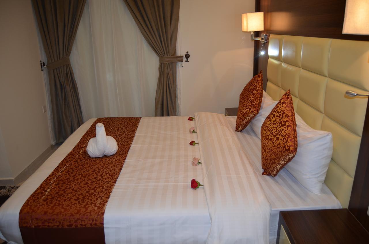 Lina Park 4 Aparthotel Ал Хубар Екстериор снимка