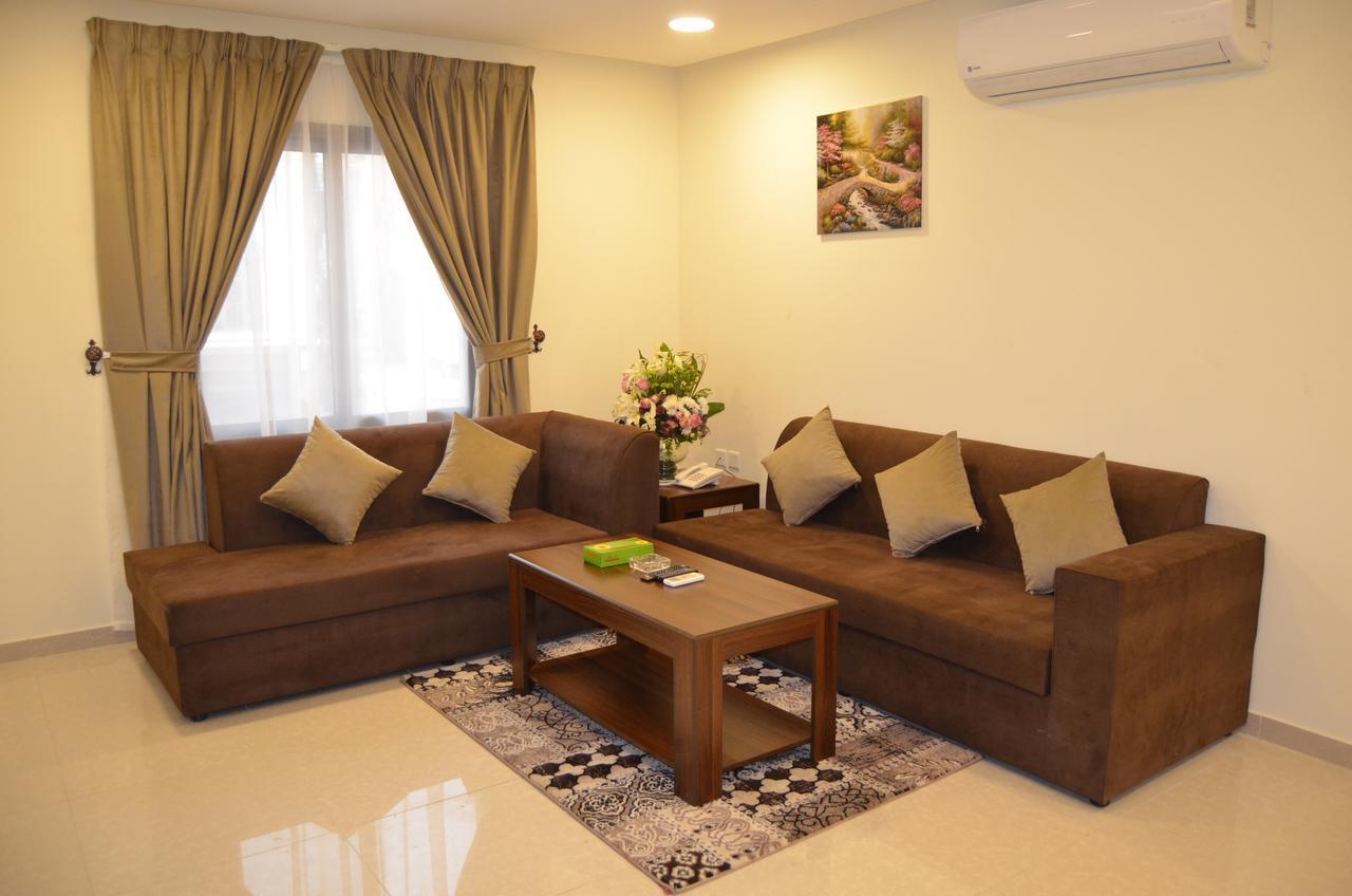 Lina Park 4 Aparthotel Ал Хубар Екстериор снимка