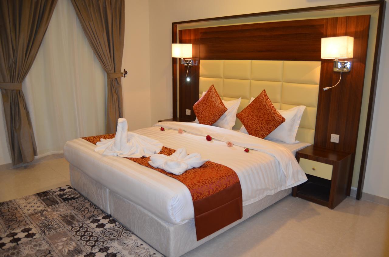 Lina Park 4 Aparthotel Ал Хубар Екстериор снимка