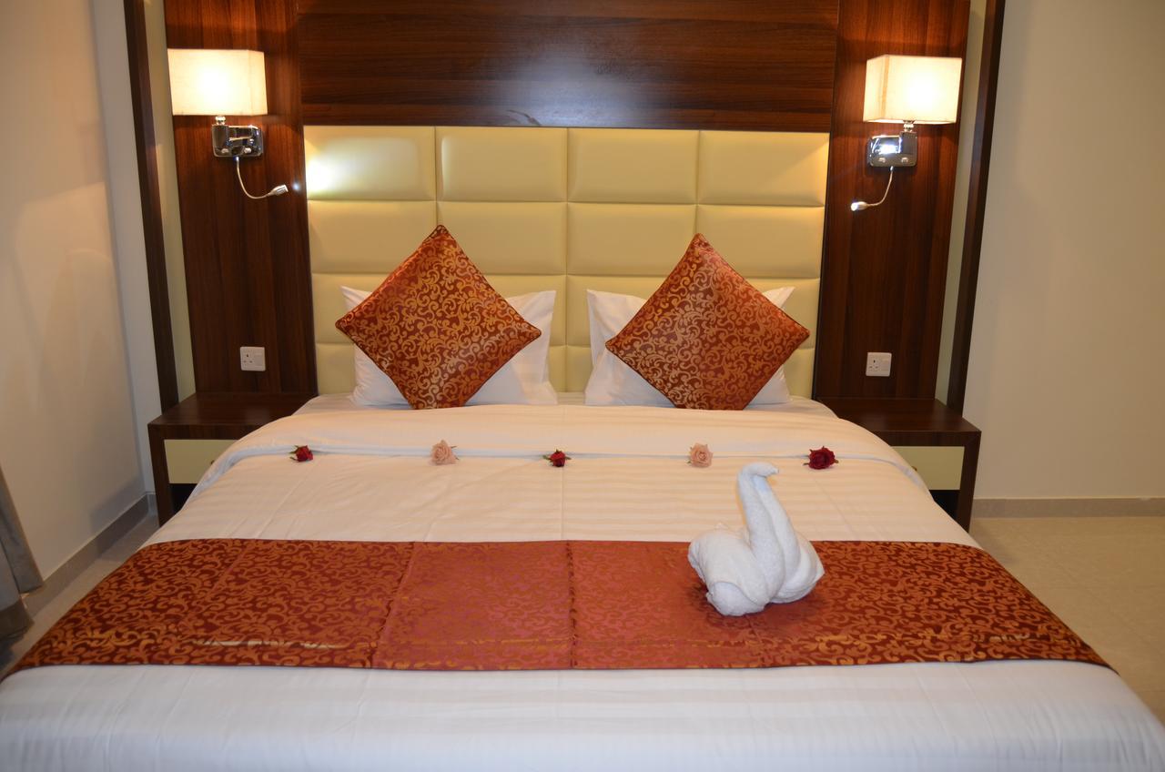 Lina Park 4 Aparthotel Ал Хубар Екстериор снимка