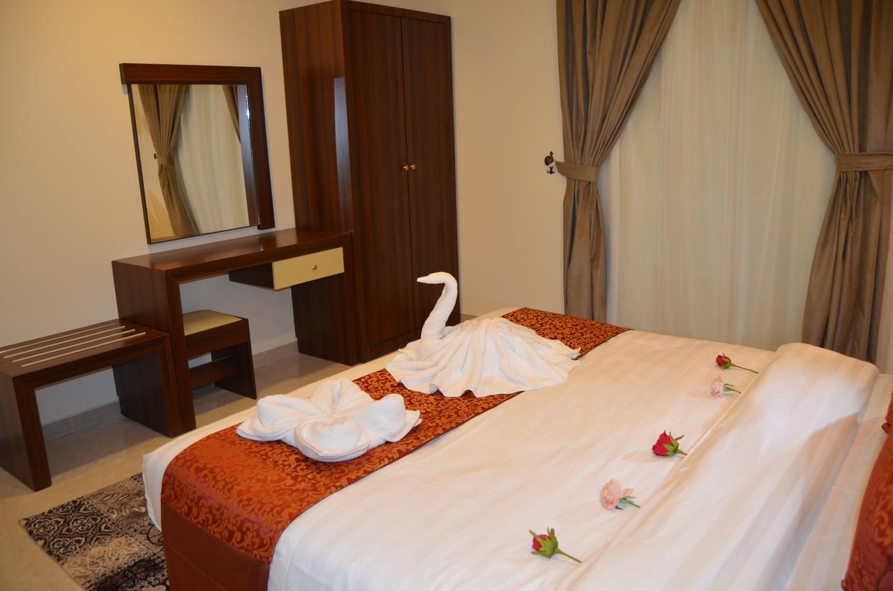 Lina Park 4 Aparthotel Ал Хубар Екстериор снимка